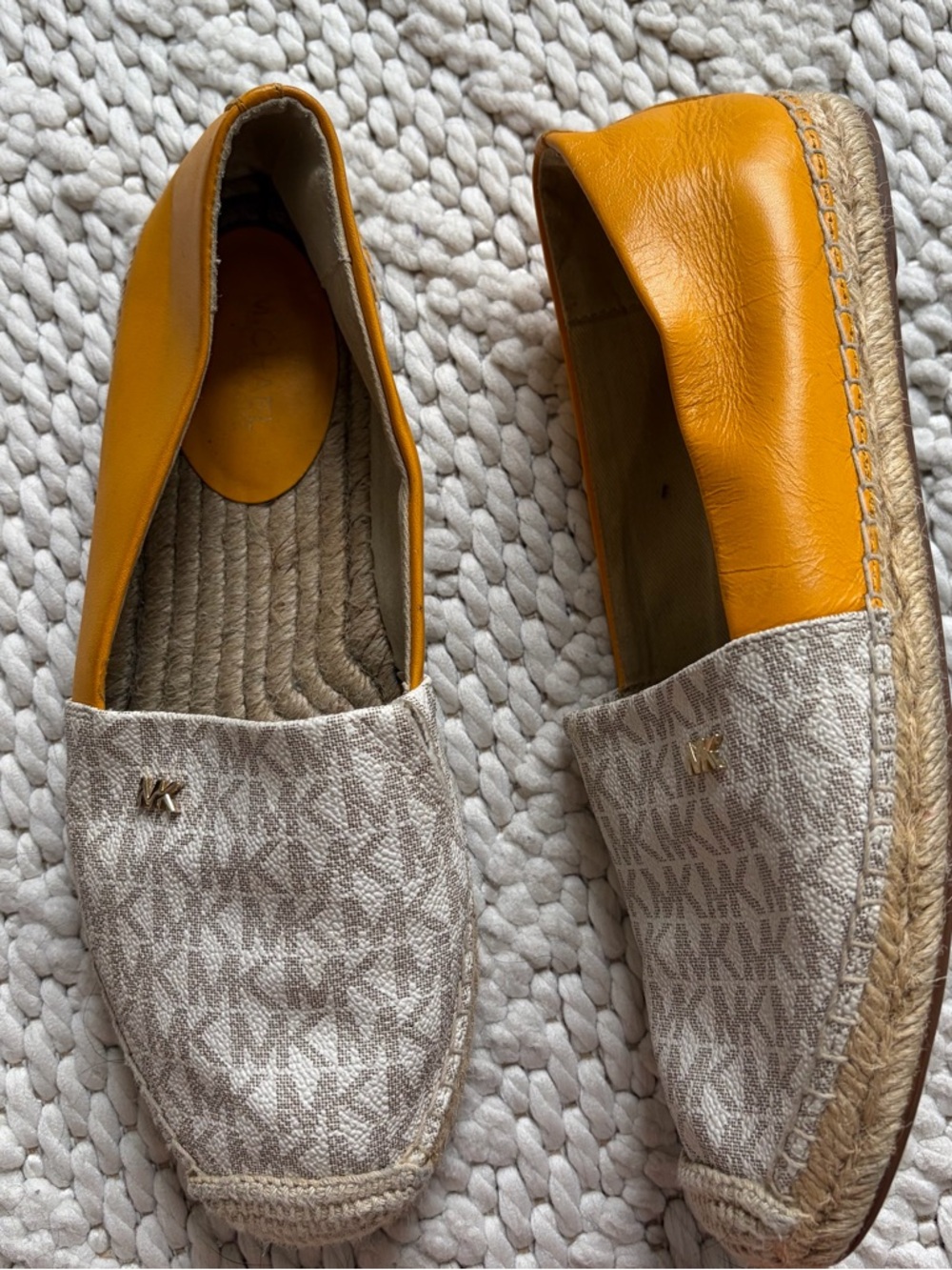MICHAEL KORS Kendrick Vanilla Logo Espadrille Slip On Flats Yellow Womens 7 EUC - Picture 3 of 9